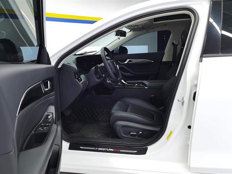 2023 car image #10