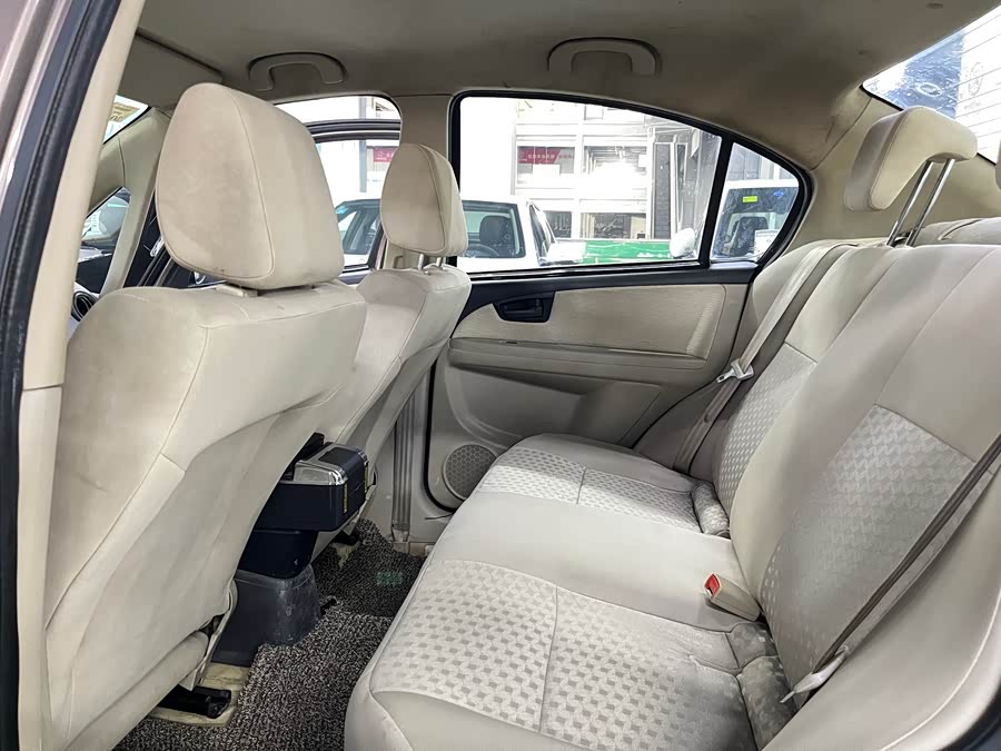 Suzuki SX4 Sedan 2013 imagem de carro #10