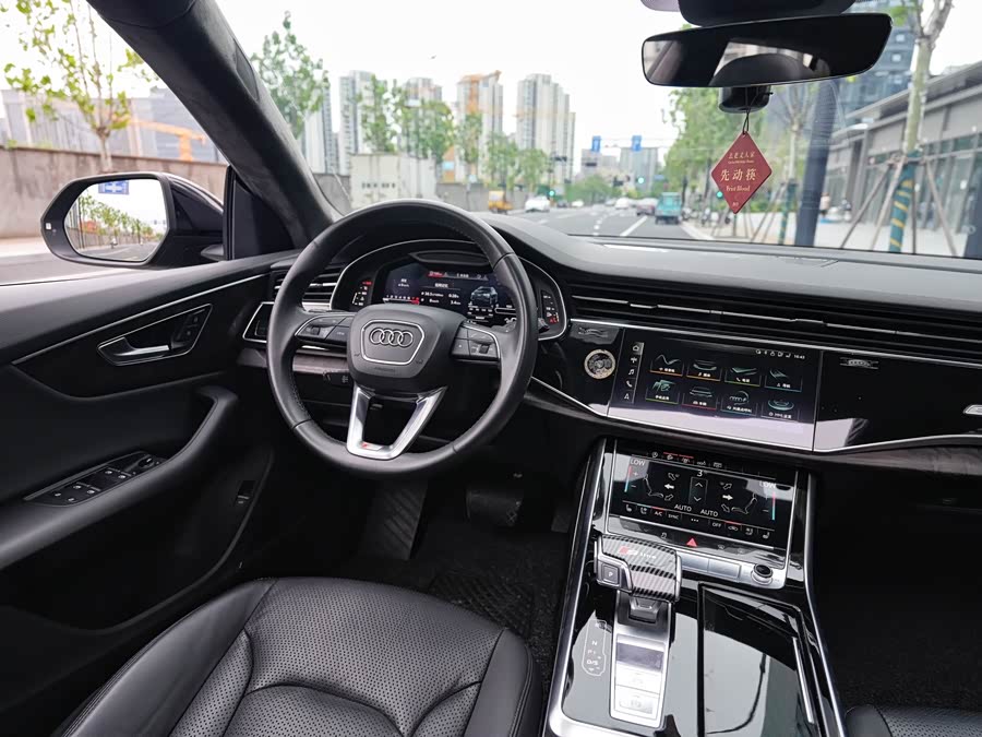 Audi Q8 2020 car image #10