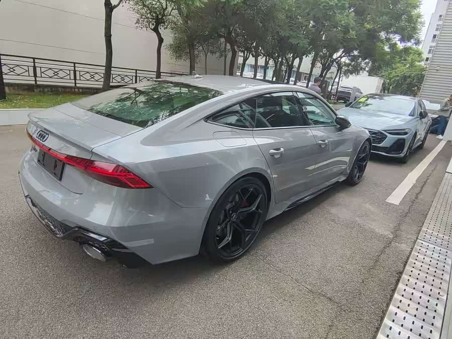 Audi RS 7 car image #10