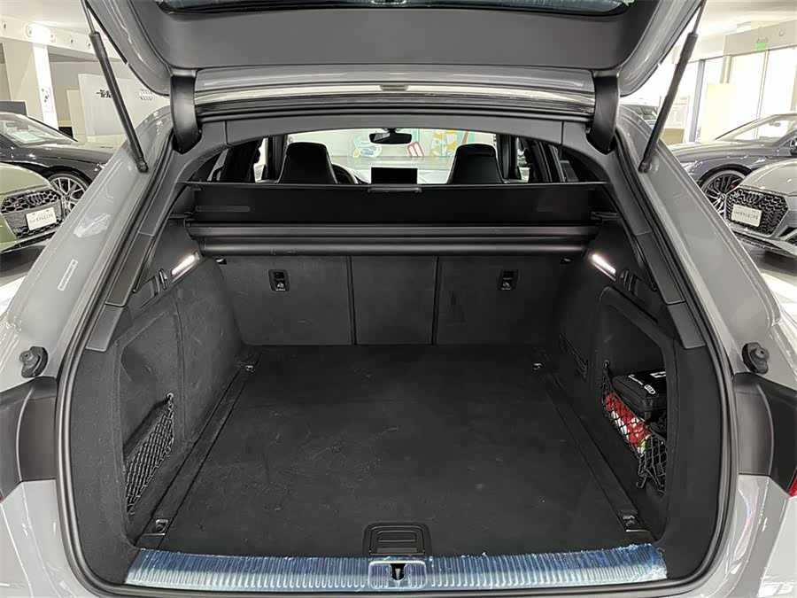 Audi RS 4 2023 car image #10