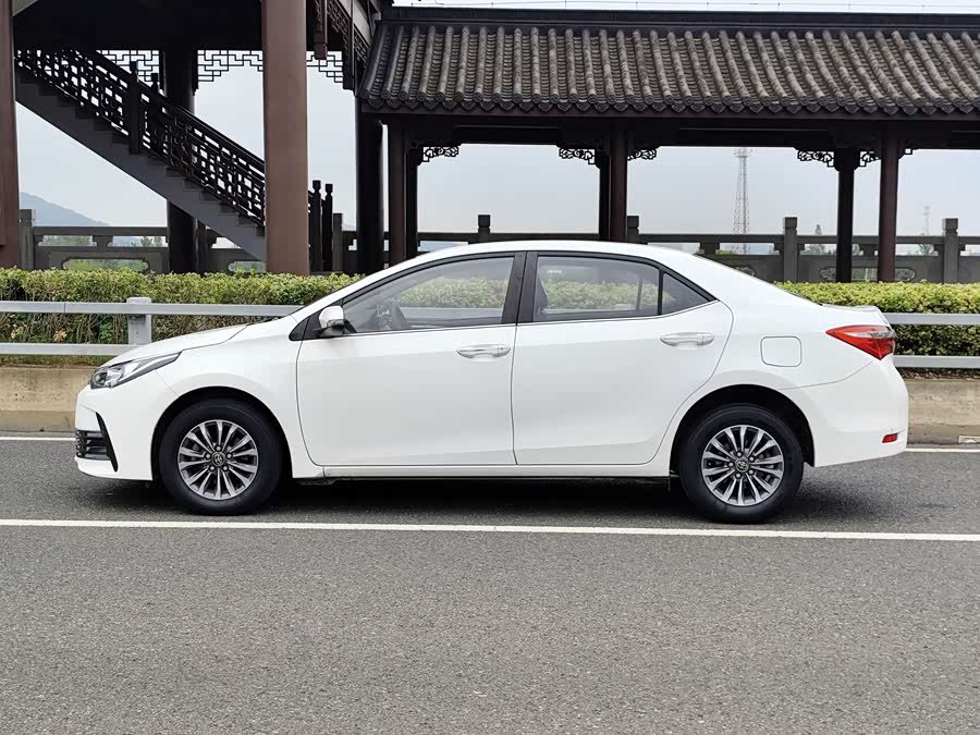 Toyota Corolla 2018 car image #10