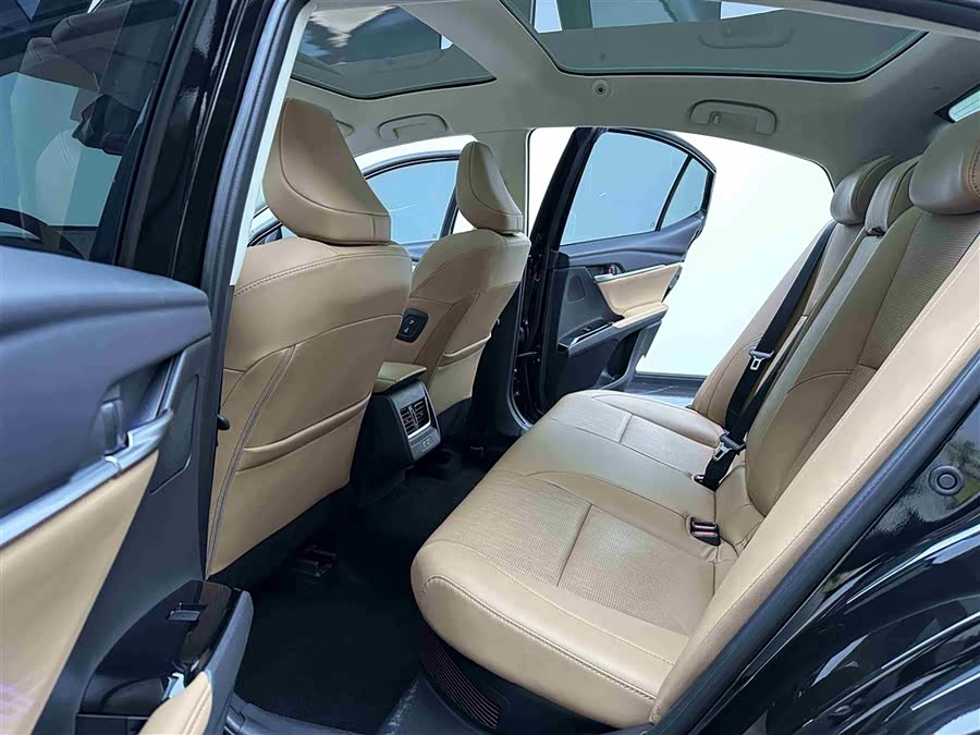Toyota Camry 2024 car image #10