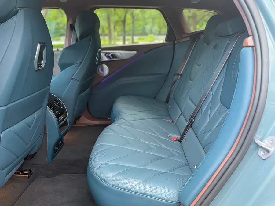 BMW XM 2024 car image #10