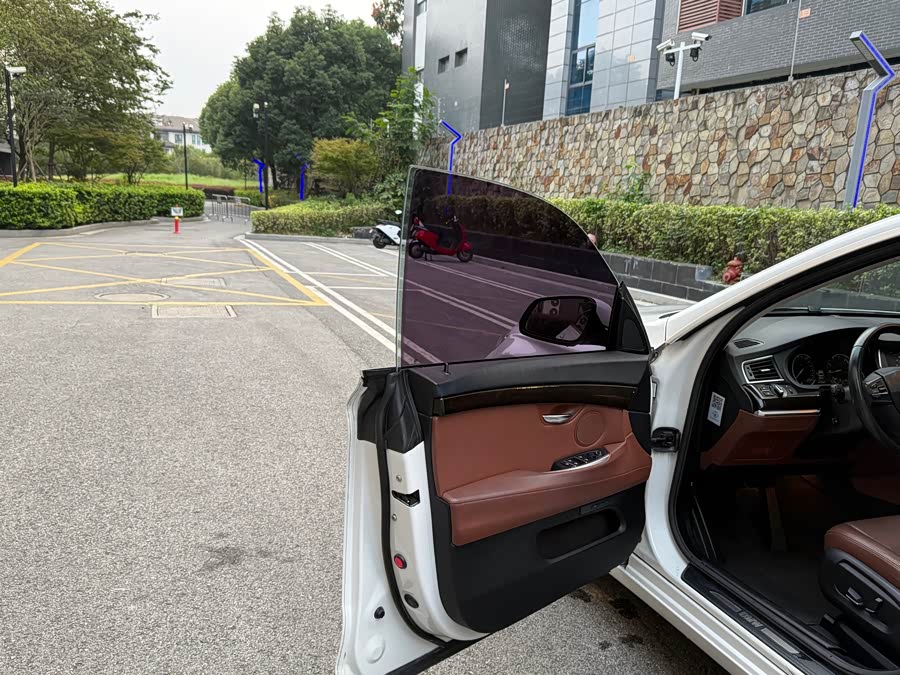 BMW 5 Series GT 2015 immagine di auto #10