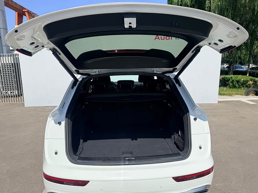 Audi Q5L 2022 car image #10