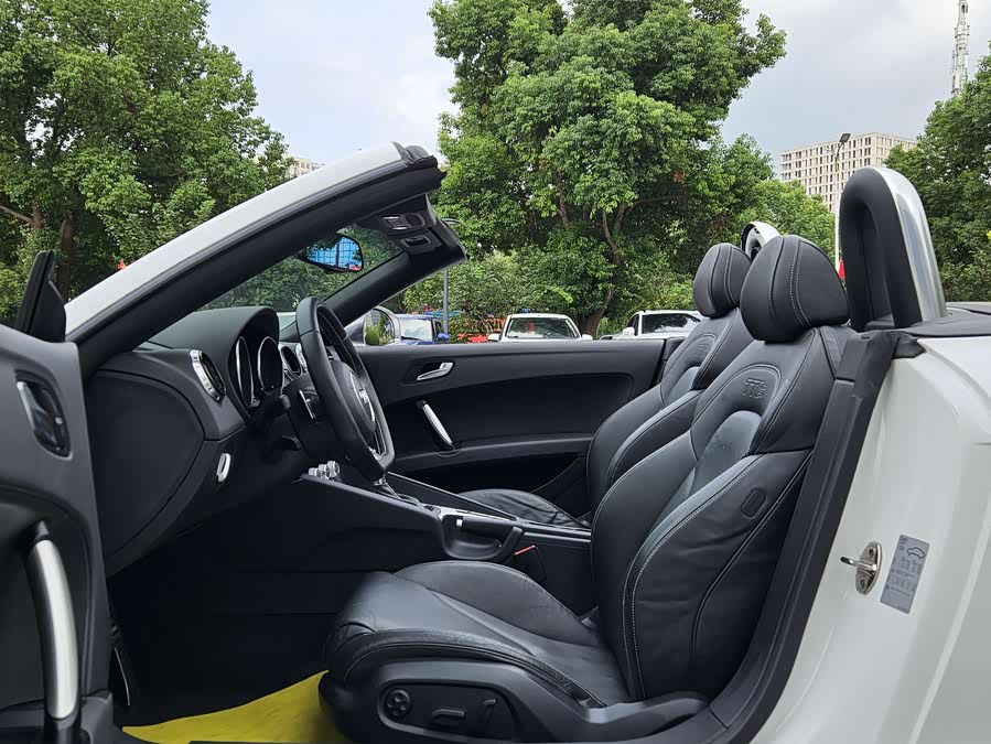 Audi TTS 2012 car image #10