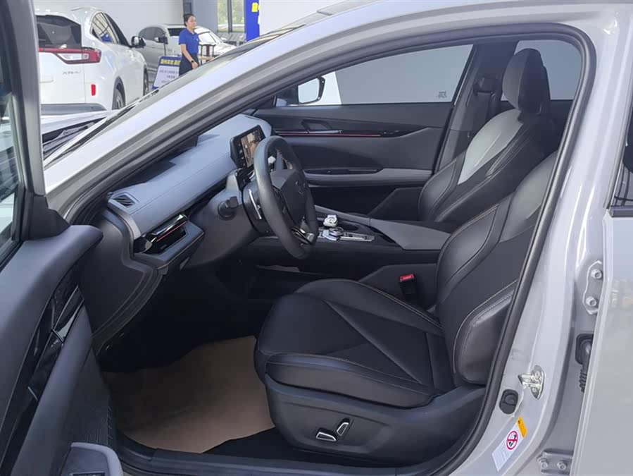 Changan UNI-V 2023 car image #10