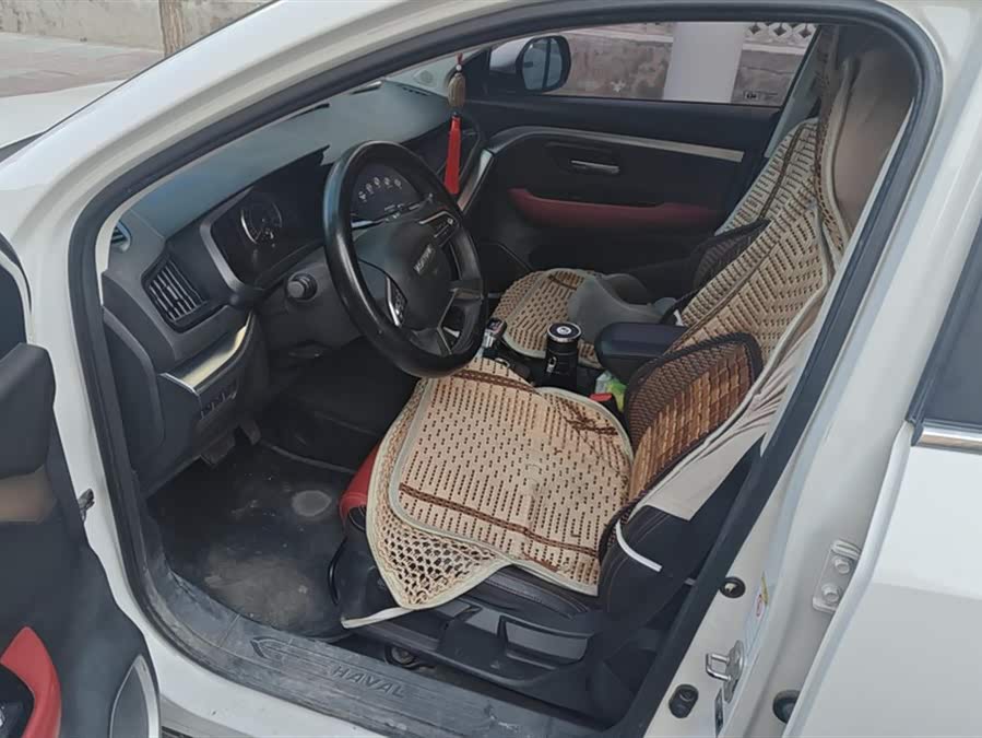 Haval H2s 2016 car image #10