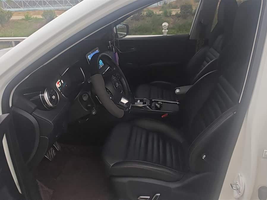 MG HS 2019 car image #10