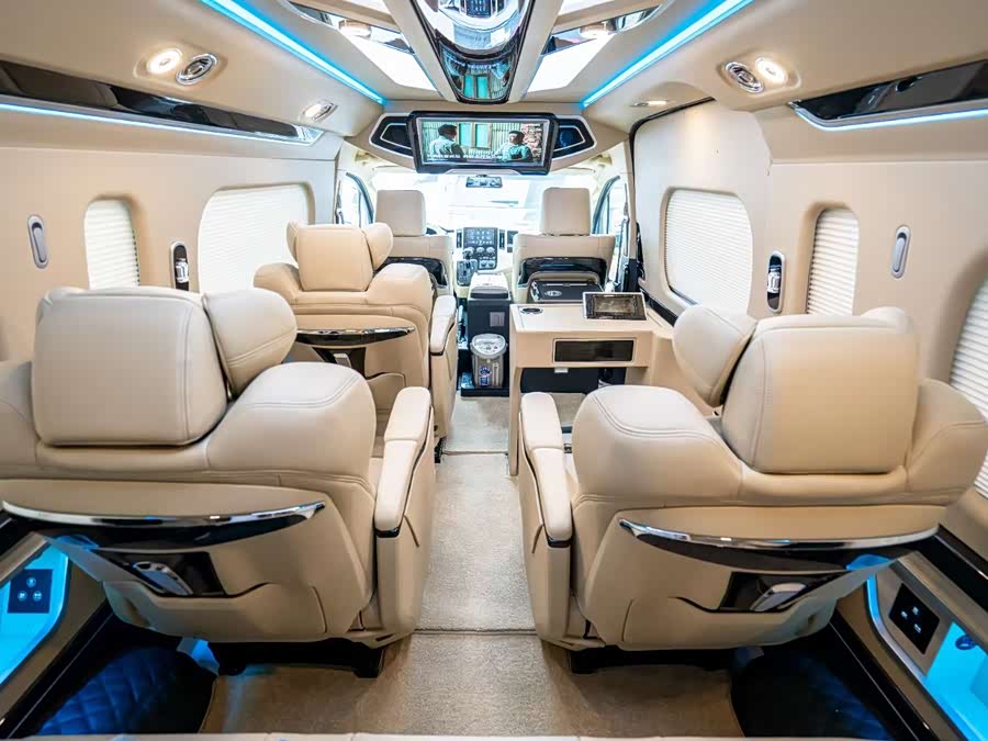 Toyota Hiace 2024 immagine di auto #10