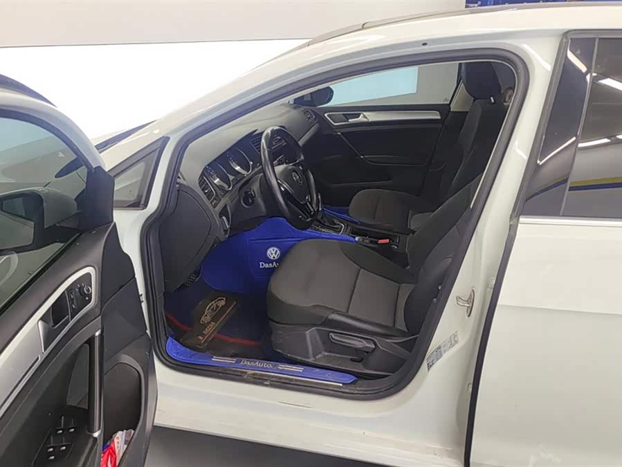 Volkswagen Golf Pure Electric 2021 imagen de coche #10