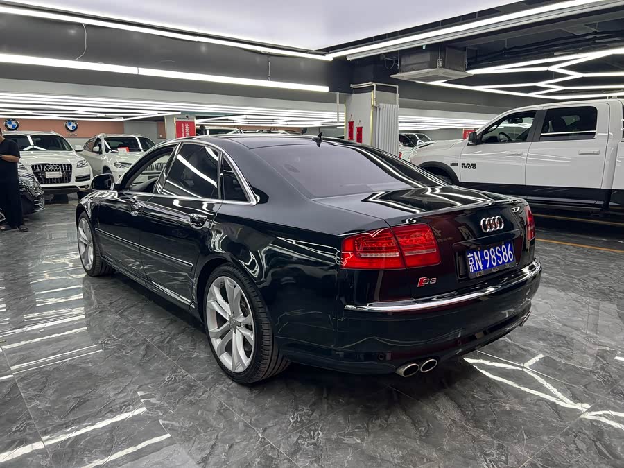 Audi S8 2008 car image #10
