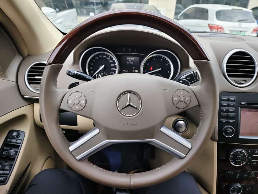 Mercedes-Benz GL Class 2011 car image #10