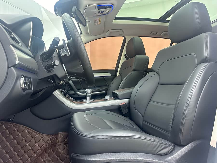 Haval H8 2017 car image #10