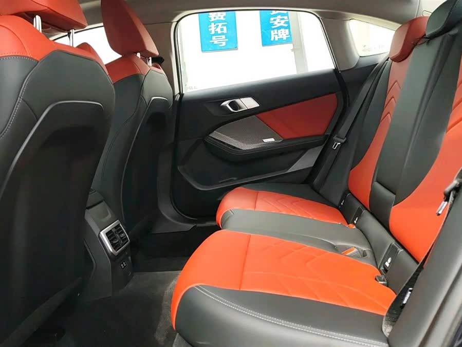 BMW 2 Series 2025 immagine di auto #10