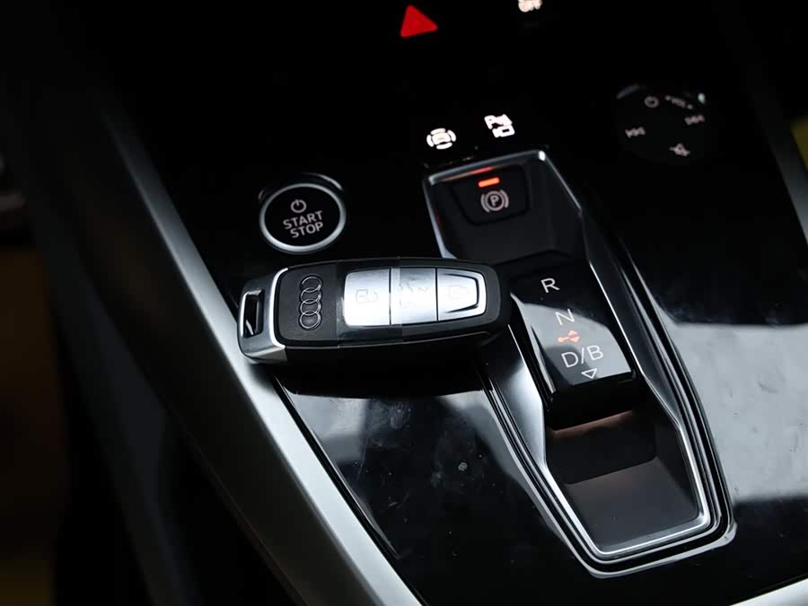 Audi Q4 e-tron 2024 immagine di auto #10