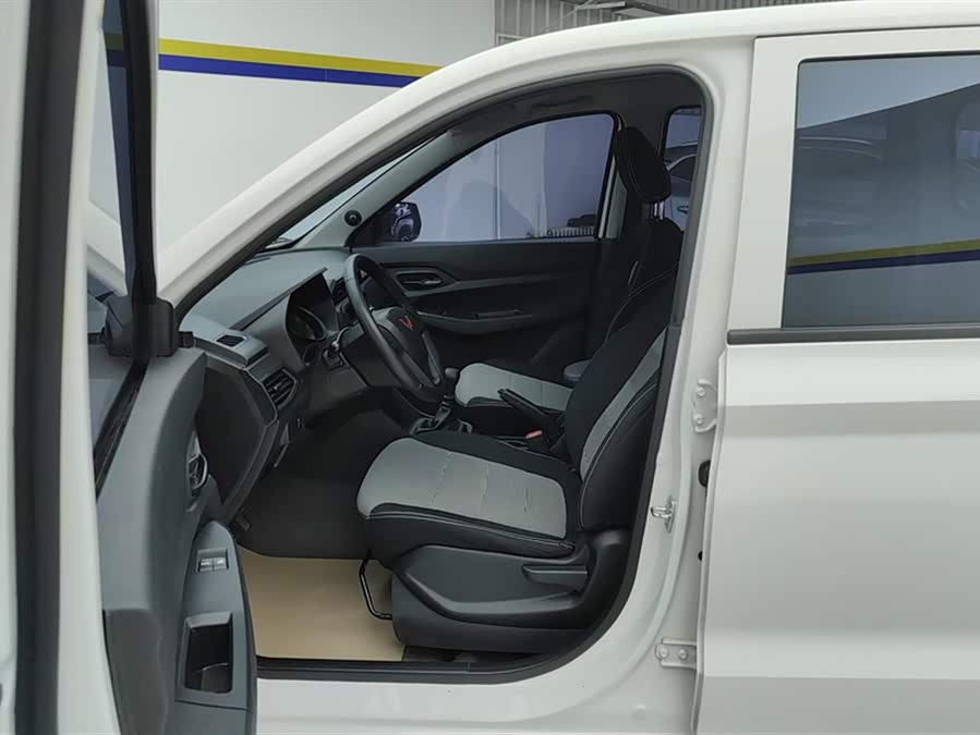 五菱汽车 五菱宏光 2025 #10 五菱汽车 五菱宏光 2025 汽车图片 #10