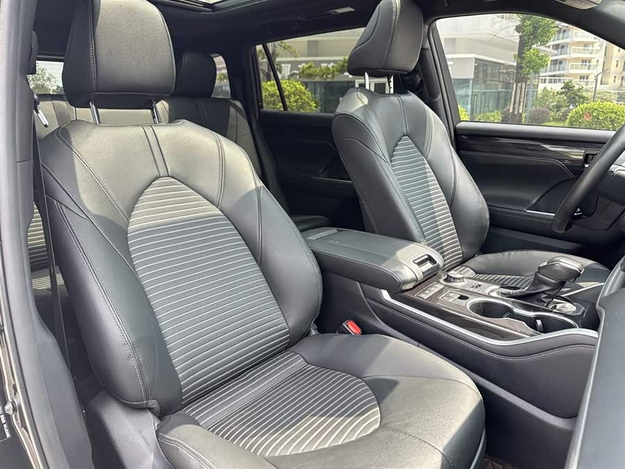 Toyota Crown Kluger 2023 immagine di auto #10