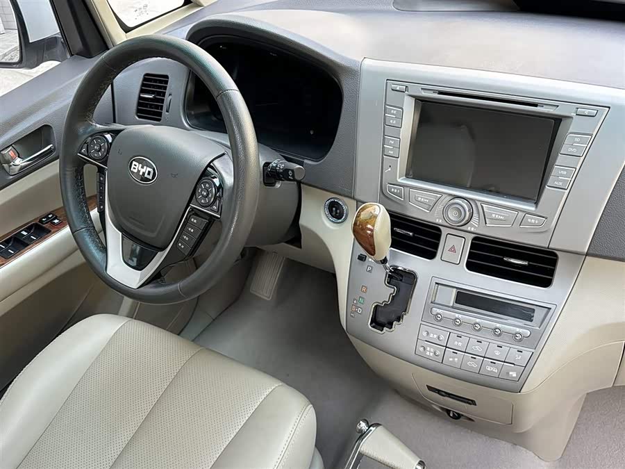 BYD M6 2016 صورة سيارة #10