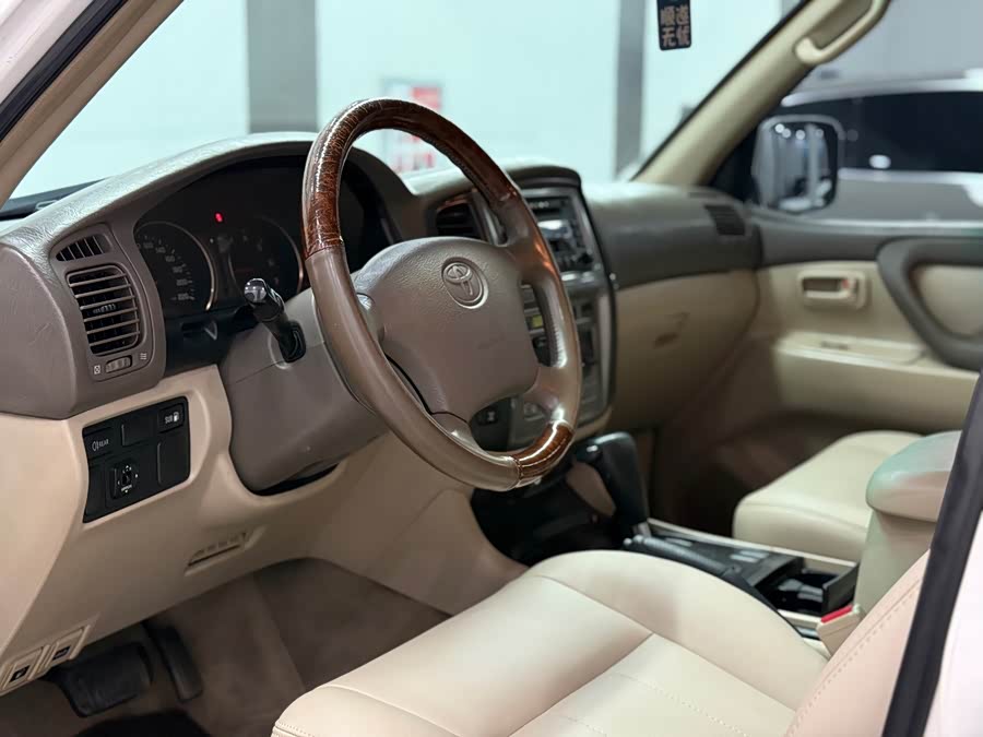 Toyota Land Cruiser 2005 car image #10
