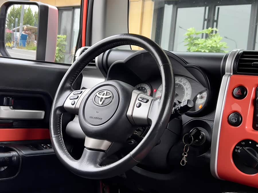 Toyota FJ Cruiser 2014 car image #10