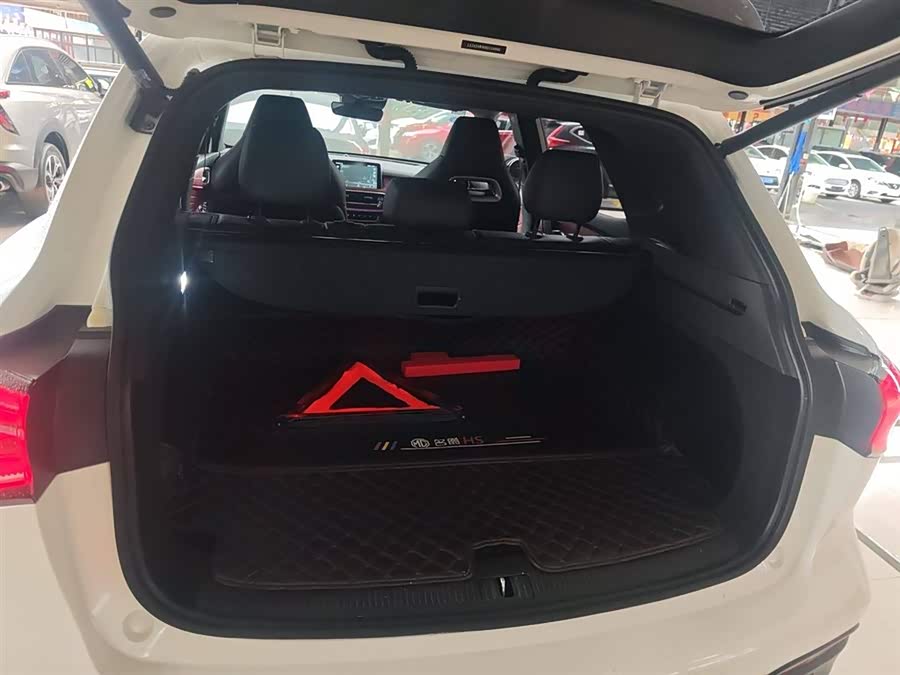MG HS 2019 car image #10
