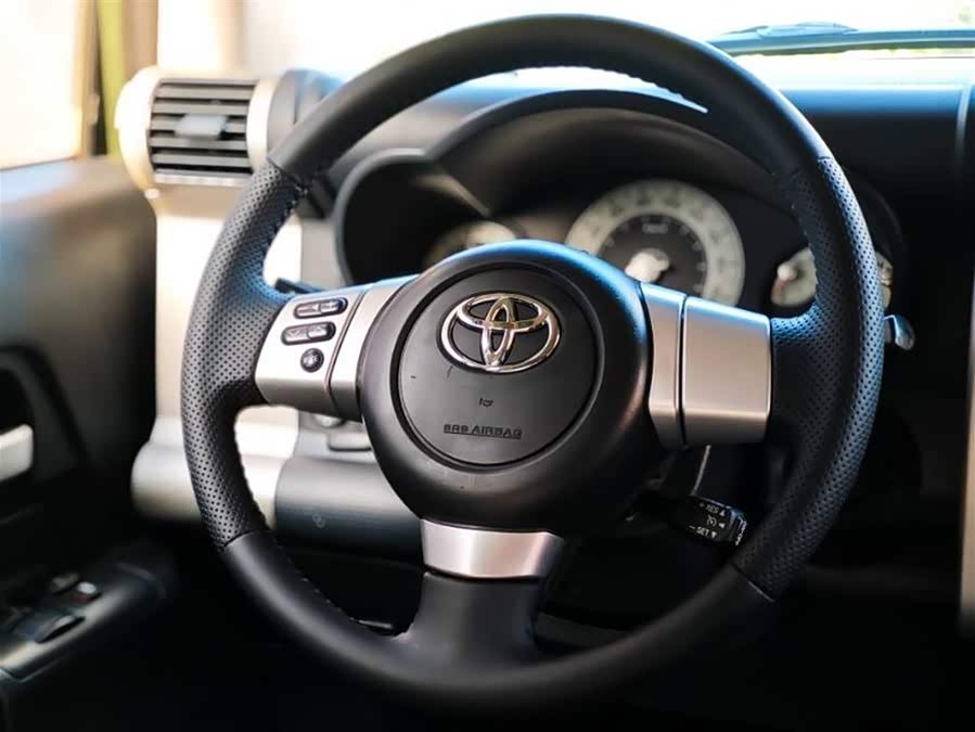 Toyota FJ Cruiser 2011 car image #10