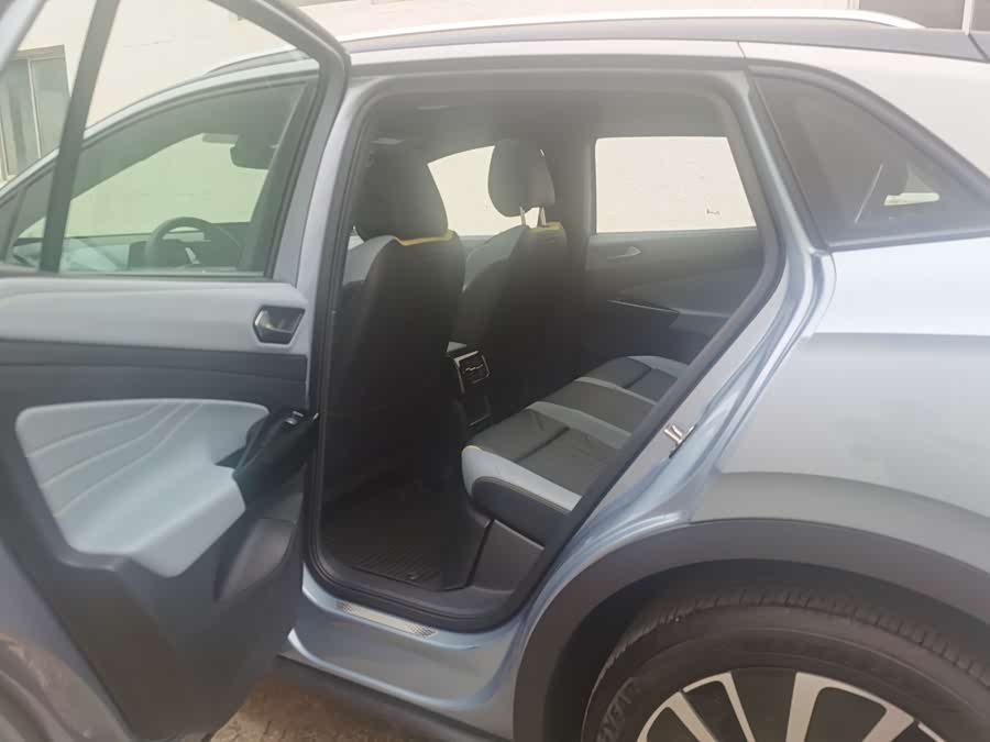 Volkswagen ID.4 X 2024 immagine di auto #10