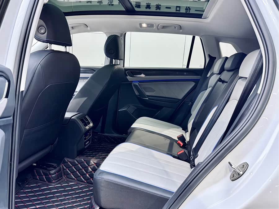 Volkswagen Tayron GTE 2023 car image #10