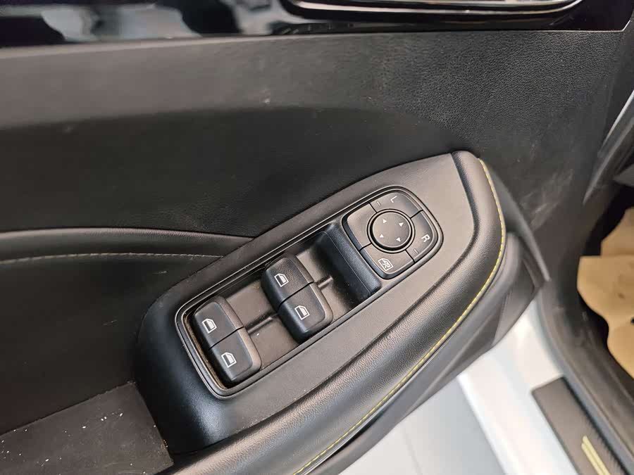 Roewe i5 2023 car image #10
