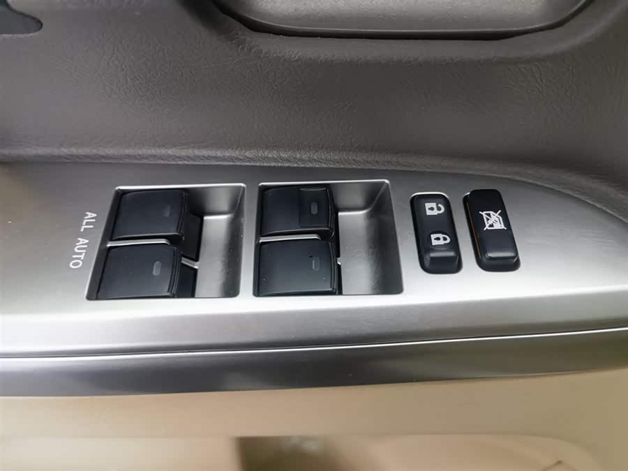 丰田 兰德酷路泽 2013 汽车图片 #10