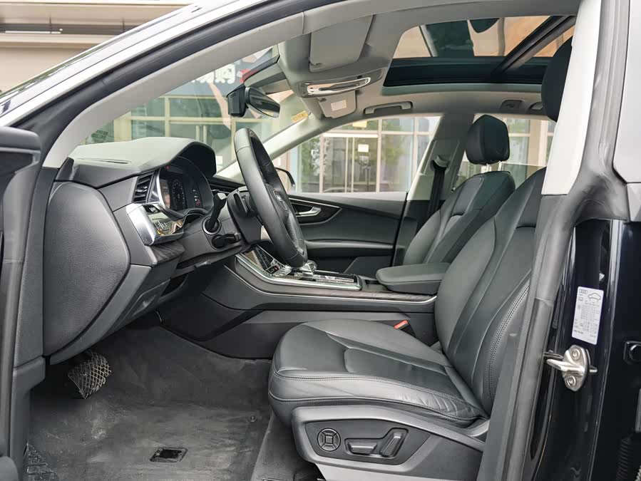 Audi Q8 2021 car image #10