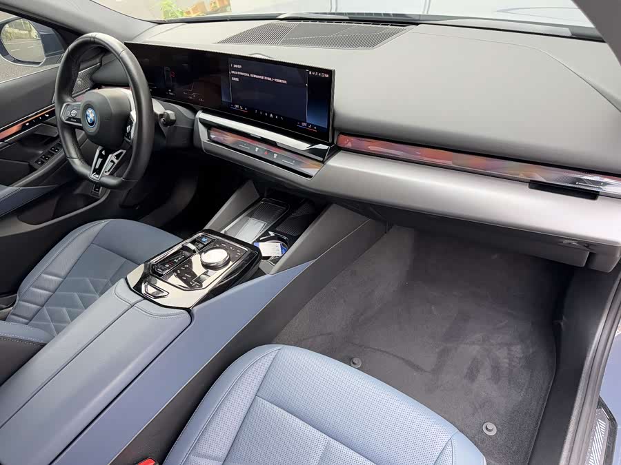 BMW i5 2024 immagine di auto #10
