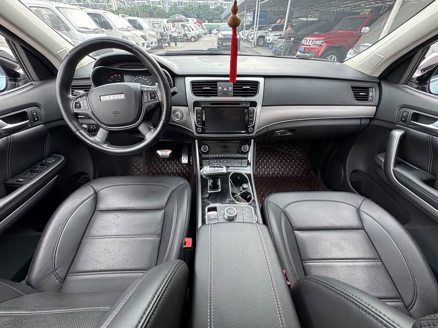 Haval H8 2017 car image #10