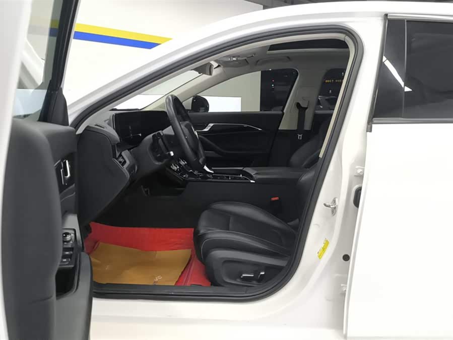 2022 car image #10