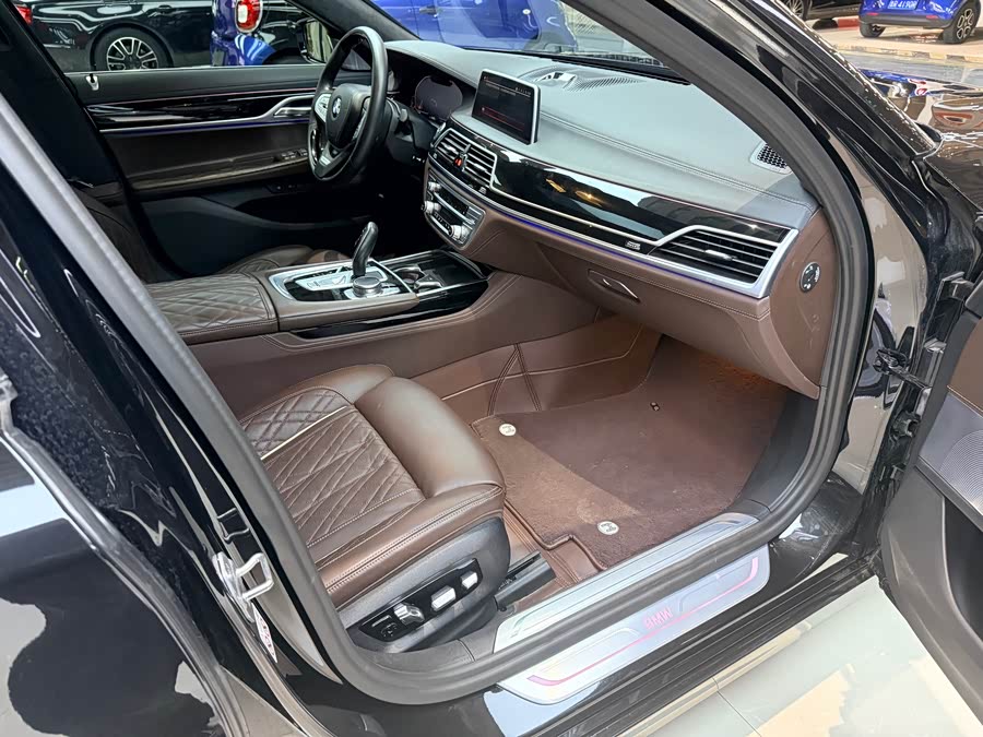 BMW 7 Series 2022 car image #10