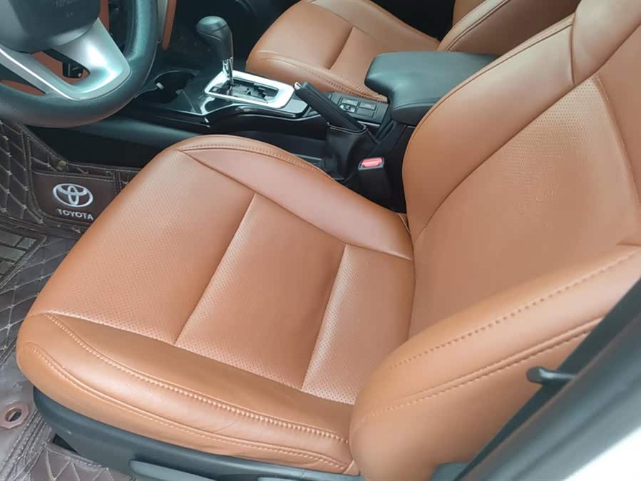 Toyota Fortuner 2019 car image #10