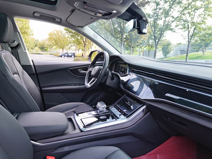 Audi Q8 2022 car image #10