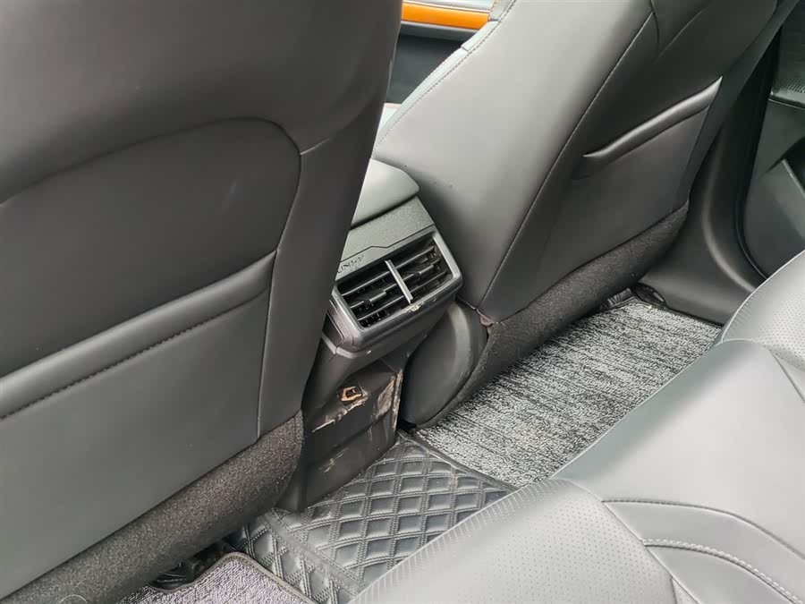 Changan UNI-V iDD 2023 #10 Changan UNI-V iDD 2023 صورة سيارة #10