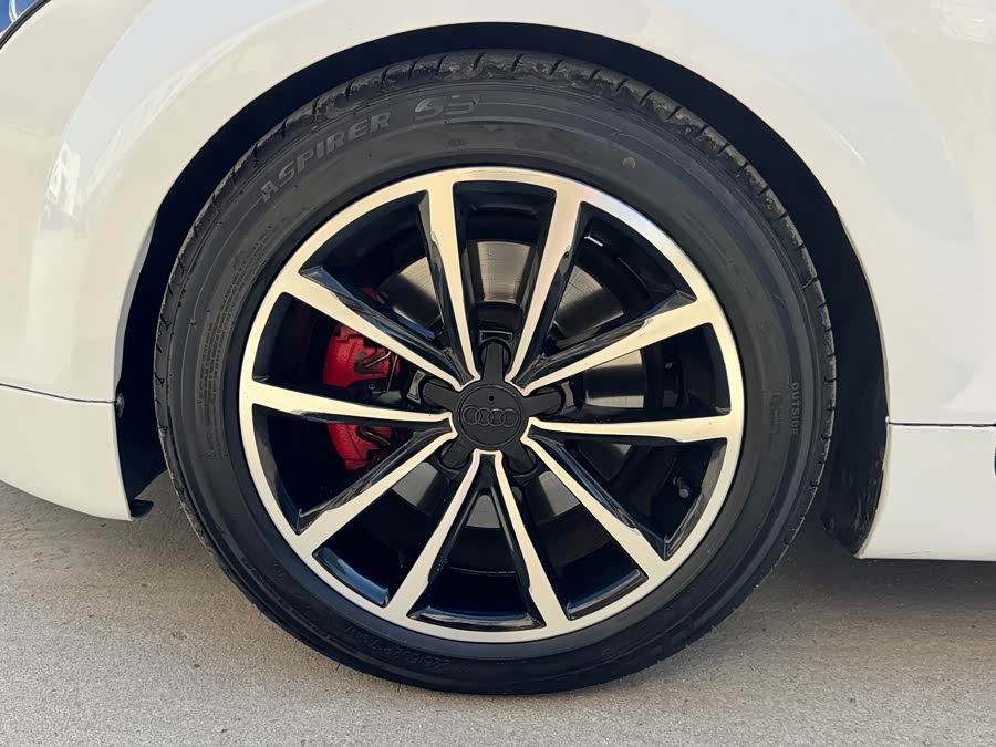 Audi TT 2013 car image #10