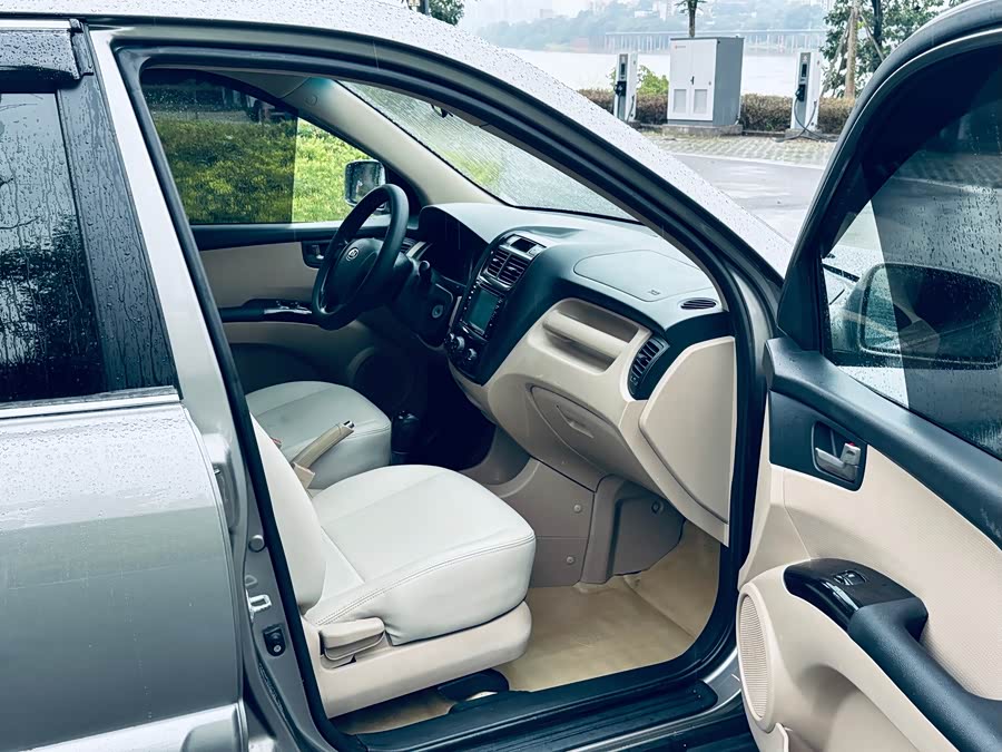 起亚 狮跑 2010 汽车图片 #10