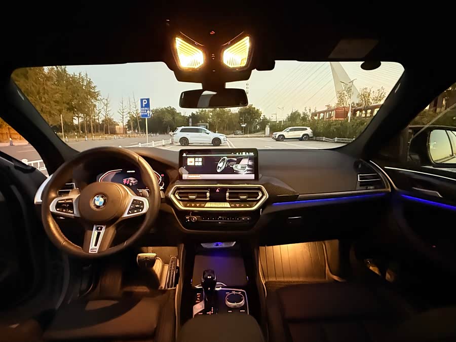 BMW X4 M40i 2024 car image #10