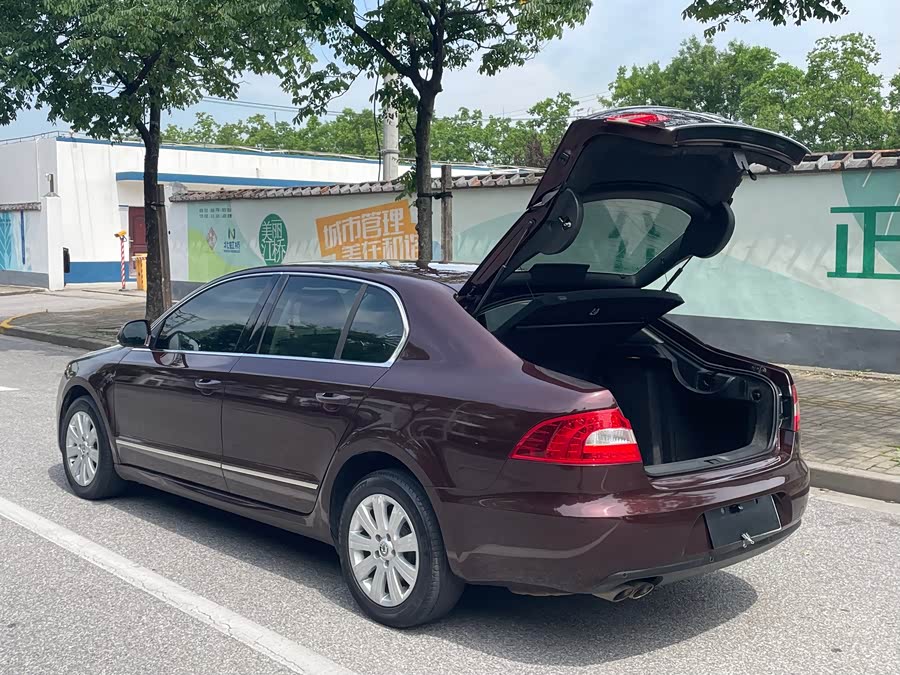 Skoda Superb 2009 car image #10