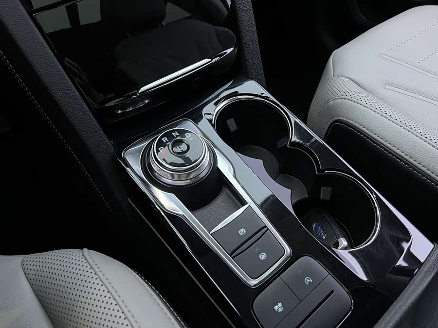 Ford Escape 2021 immagine di auto #10