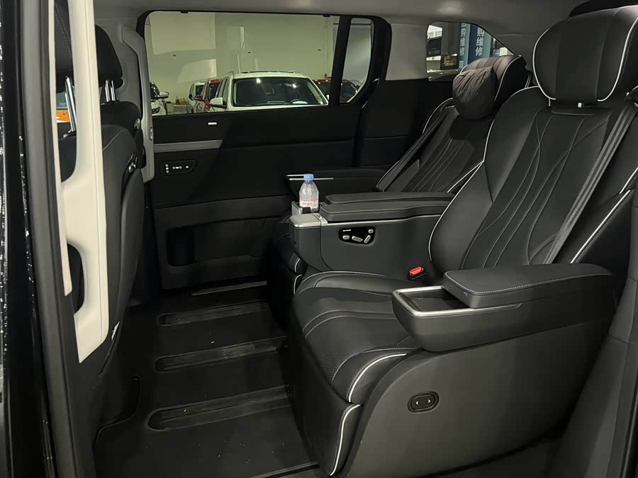 Xpeng X9 2024 immagine di auto #10