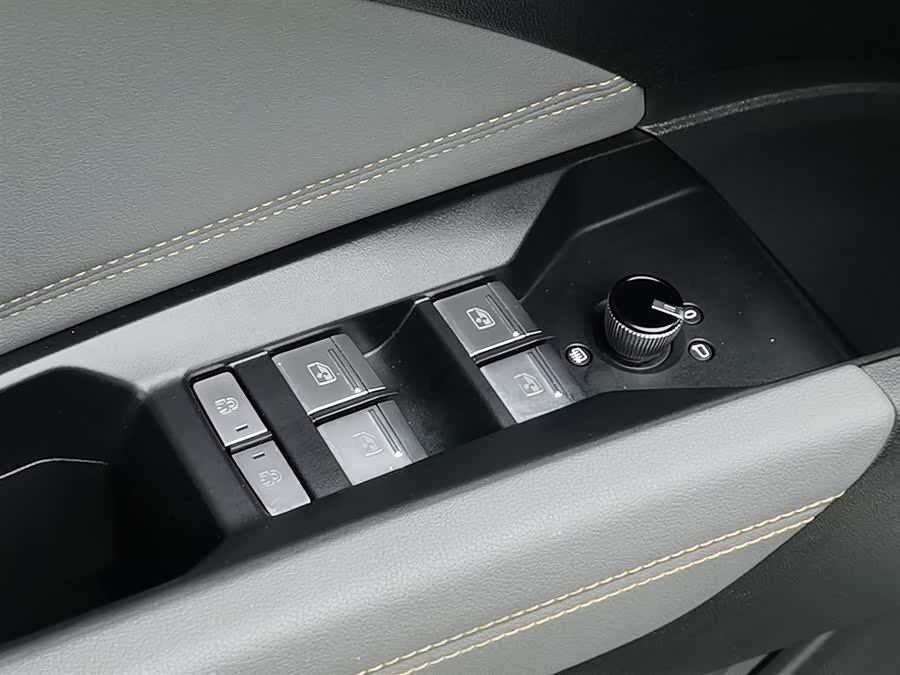 Audi Q4 e-tron 2023 صورة سيارة #10