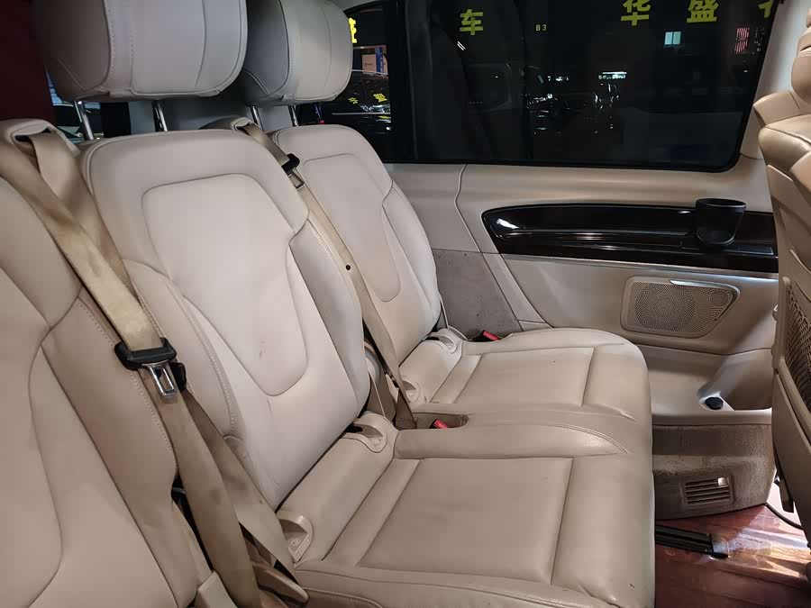 Mercedes-Benz V Class 2020 car image #10