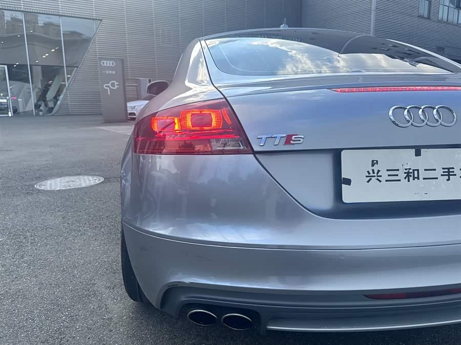 Audi TTS 2011 car image #10