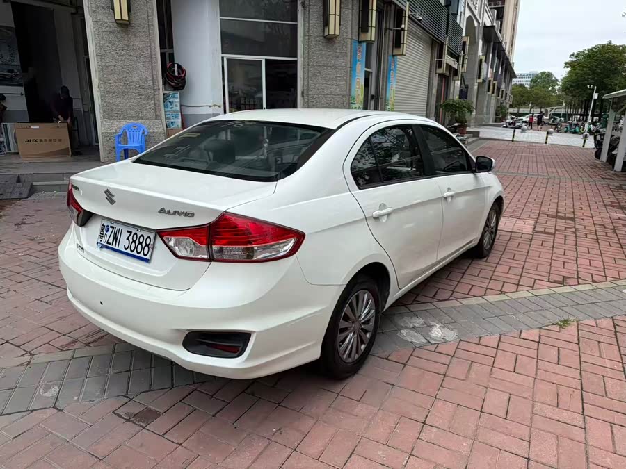 Suzuki Ciaz 2015 изображение автомобиля #10